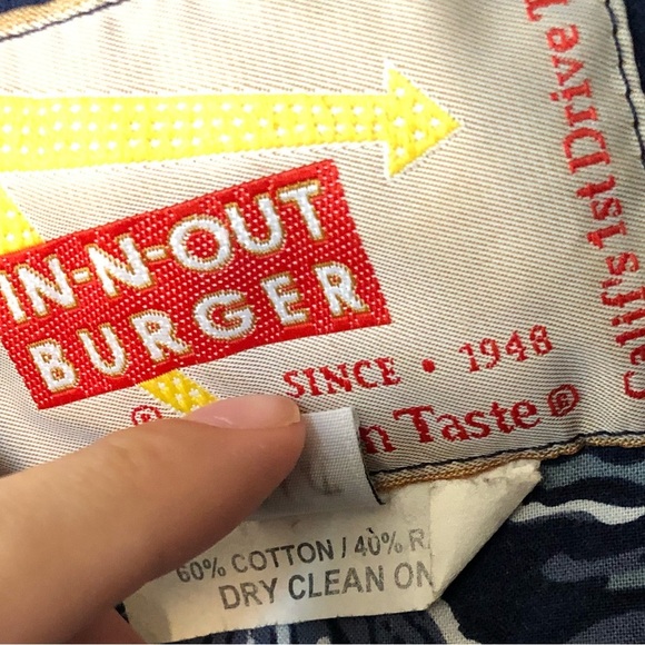 In N Out Burger|Hawaiian Vintage style novelty print button-down shirt•••Retro - Picture 8 of 11